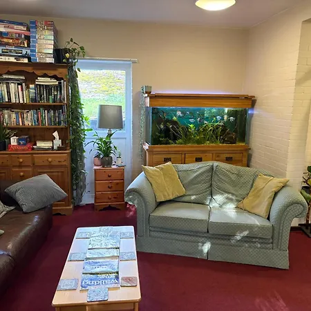 Alston Hostel بيت شباب *