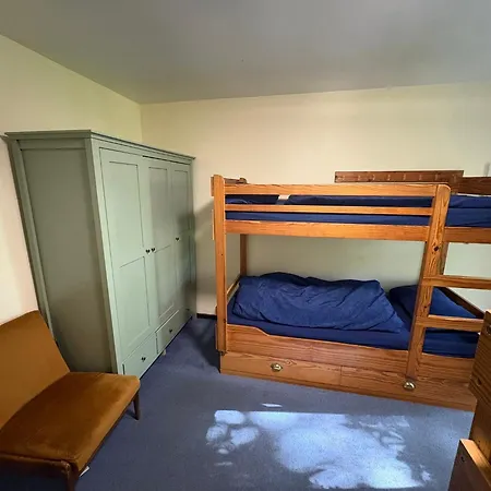 بيت شباب Alston Hostel