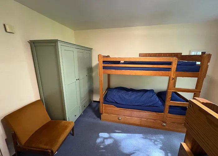 بيت شباب Alston Hostel